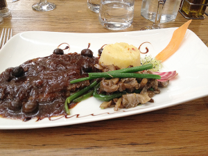 The plat du jour was tender slices of beef, smothered in a rich, dark sauce, accompanied by whipped potatoes and green beans with gourmet mushrooms. Photo by Bill Reed