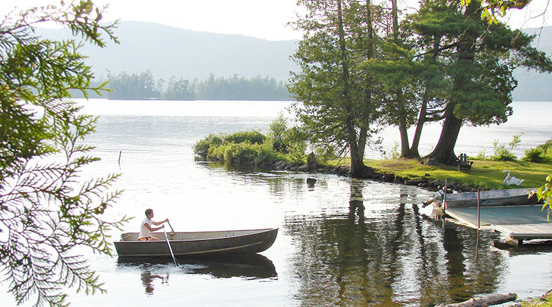 Central Adirondack Trail: In addition to spectacular scenery, it offers a variety of outdoor activities such as camping, skiing, picnicking and canoeing.